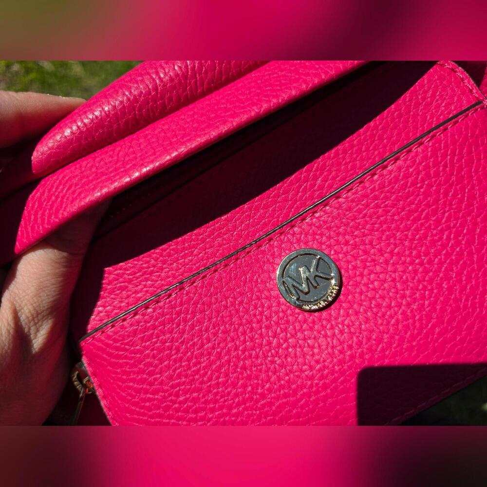Michael Kors Pink Maisie Large Pebbled 2-in-1 Sling Pack - Picture 10 of 11